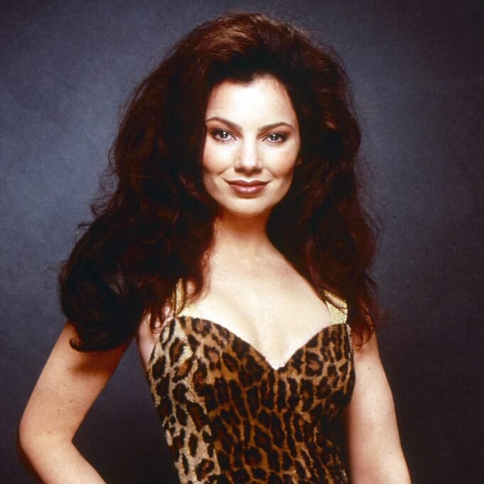 Fran Drescher canaliza o visual da babá na reunião do