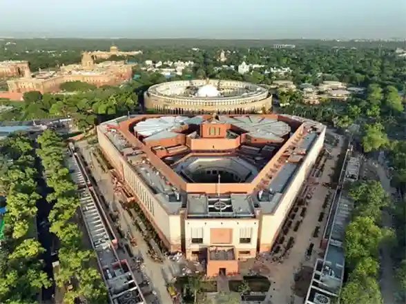 Índia News Lok Sabha reconstrói comitês parlamentares, Tharoor mantém o