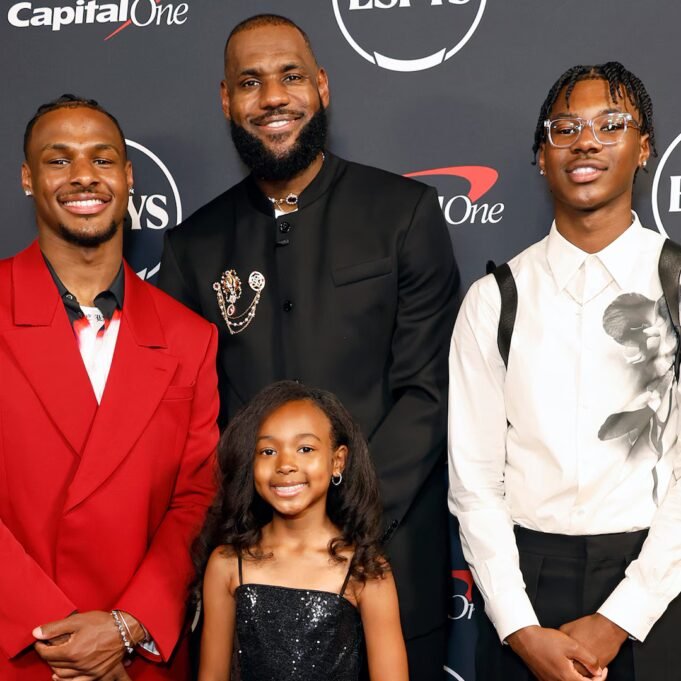 LeBron James adiando a aposentadoria do filho Bryce James? A