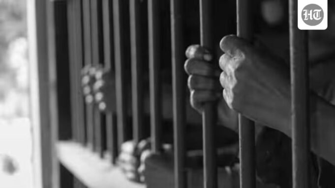 O Tribunal de Gujarat faz uma prisão perpétua de 3