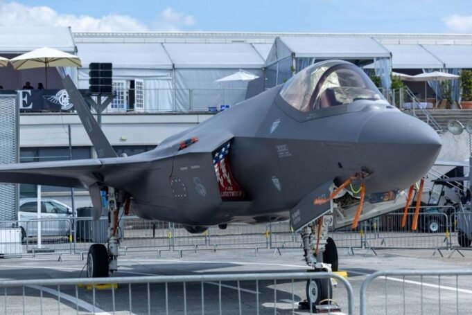 Os contratados de defesa estão ameaçados pelo clima, apesar da