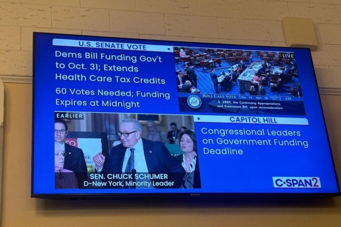 Pessoal federal de desligamento do governo, o serviço público está