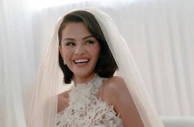 Selena Gomez mostra seus três vestidos de noiva em novas