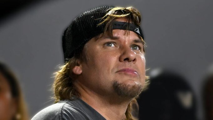 Theo von aborda a ansiedade de que ele era suicida
