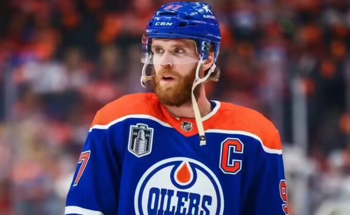 Connor McDavid critica preparação do Oilers após derrota para o Tampa Bay Lightning